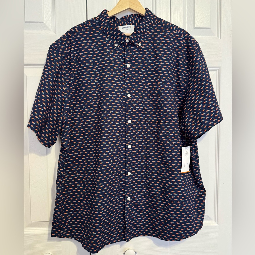 Old Navy Men's Navy and Red Patterned Shirt